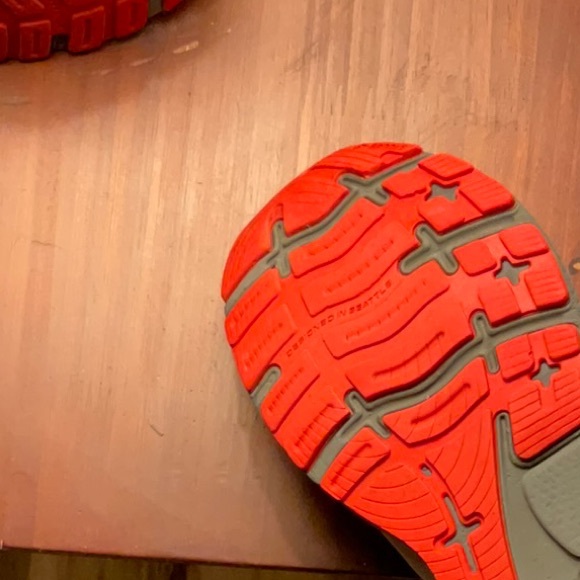 Brooks Men's Gray and Blue Athletic Shoes - Picture 3 of 4